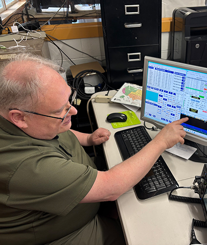 Ham radio operators take to the airwaves